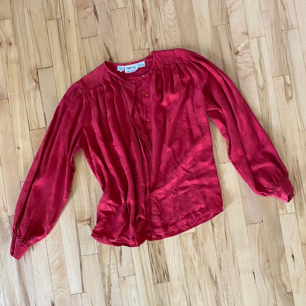 Vintage 70s Oleg Cassini 100% silk blouse. Size large.